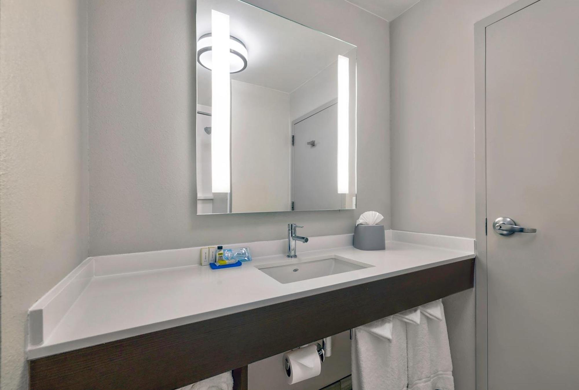 Holiday Inn Express & Suites Kansas City Airport By Ihg Luaran gambar