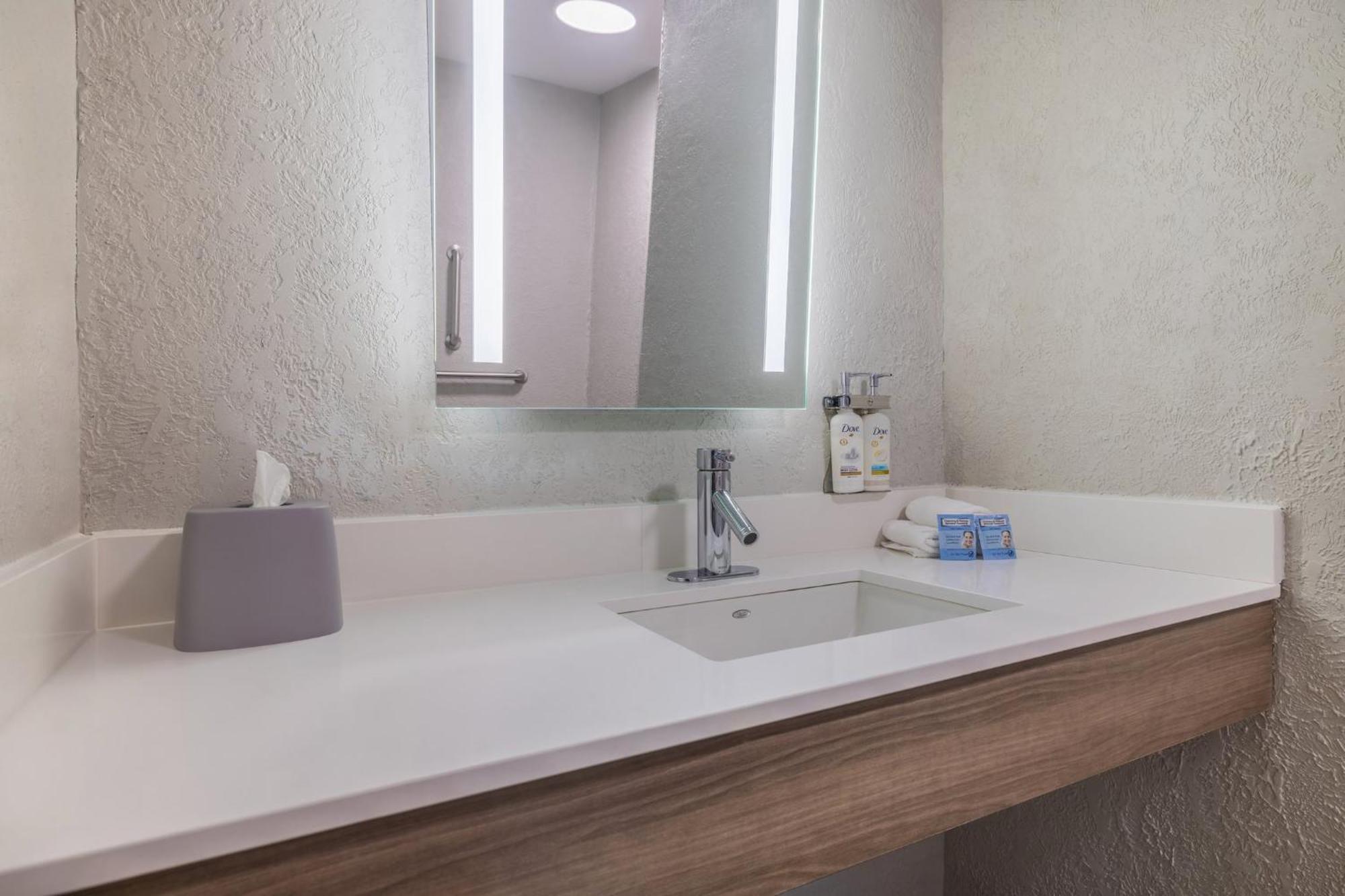 Holiday Inn Express & Suites Kansas City Airport By Ihg Luaran gambar