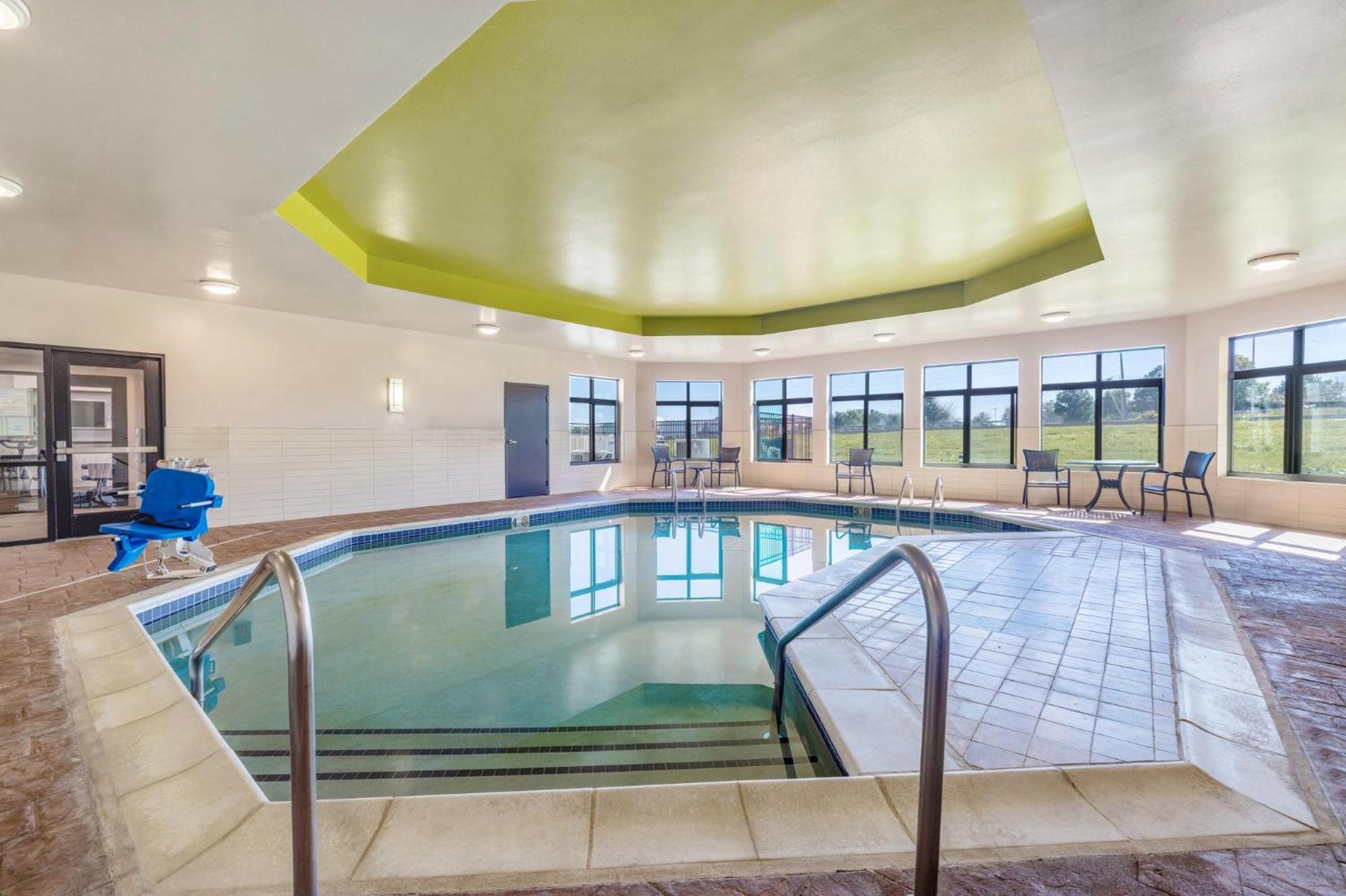 Holiday Inn Express & Suites Kansas City Airport By Ihg Luaran gambar