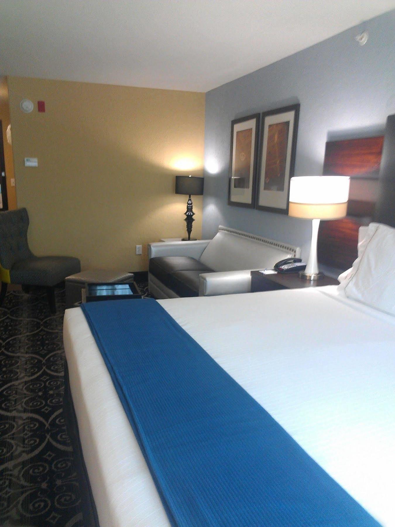 Holiday Inn Express & Suites Kansas City Airport By Ihg Bilik gambar